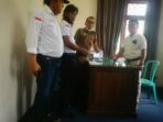Inspektorat Terima Berkas Desa Sukasari dari DPC AJO Indonesia Lampura