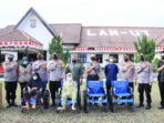 Polres Lampung Utara Serahkan Kursi Roda Bantuan Polda Lampung Kepada Warga Lampung Utara