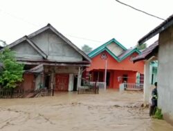 Air Bah Hantam 4 kecamatan di Lahat Sejumlah Bangunan Terseret Banjir Bandang.