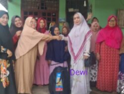 Dewi Istana Cempaka Lampung Utara Menyerahkan 3 Unit Alat Qasidah Untuk 3 Kelompok Pengajian