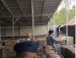 Polda Sumatera selatan dan Gabungan Polisi Pamong Praja Serta Aparat Setempat Gerebek Gudang Minyak Terbesar Di Ogan Ilir
