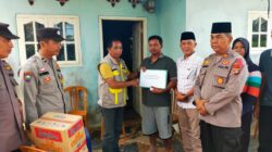 Wujud Peduli, Kapolres Lampung Utara Berikan Tali Asih Kepada Keluarga Korban Tenggelam Di Irigasi