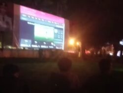 Sinyal Ngadet Penonton Kecewa Beranjak dari Rumput Hijau Halaman PEMDA Lampura