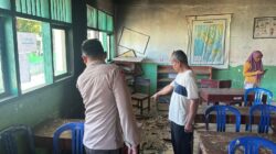 Polsek Bukit Kemuning Polres Lampung Utara Cek Lokasi TKP Pengerusakan SD 01 Desa Suka Menanti