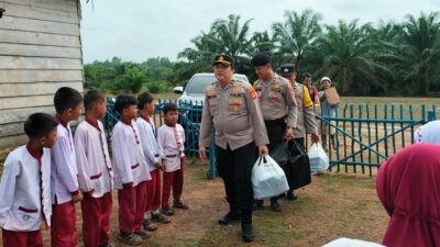 Dukung Program Asta Cita Pemerintah,Polsek Sanga Desa Bagikan Makanan Bergizi Gratis.